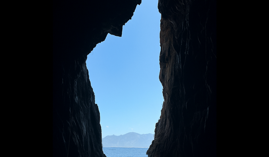 IMMERSION TOTALE DANS LES GROTTES MARINES DES CALANQUES DE PIANA